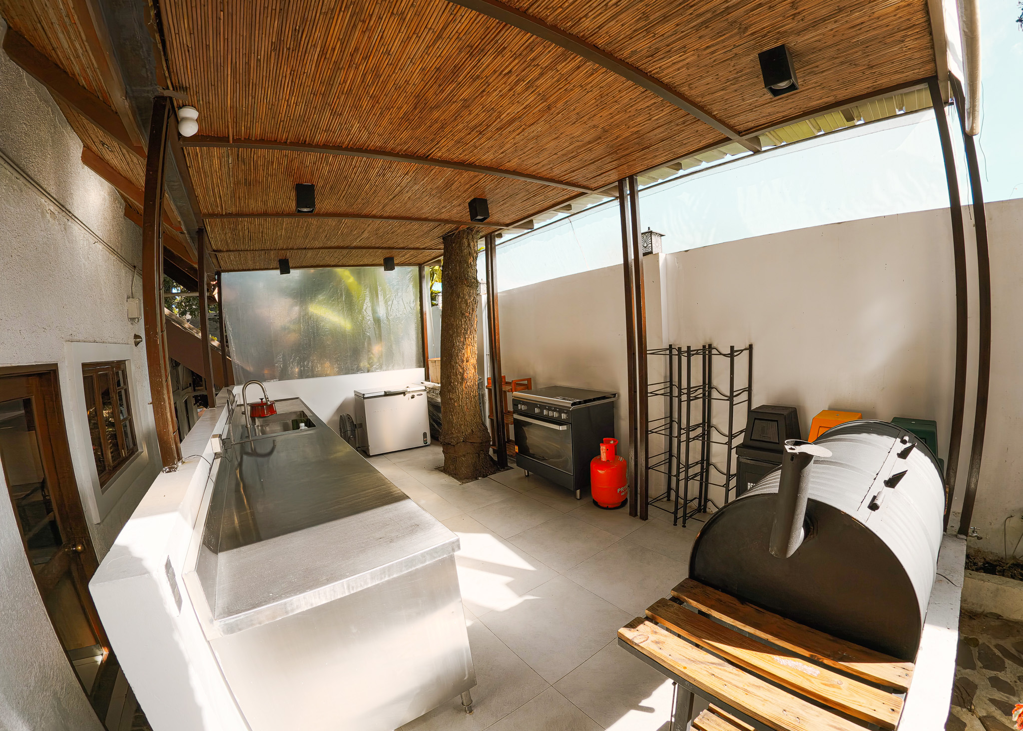 Outdoor kitchen